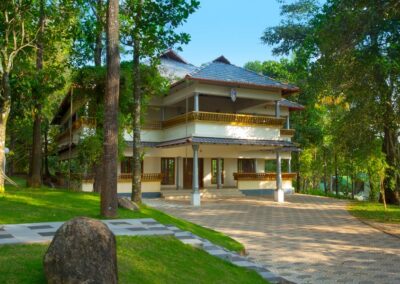 Misty_lake Resort in Munnar