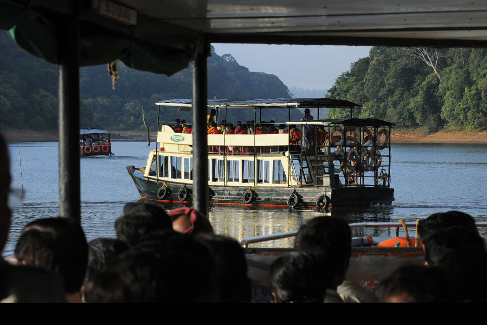 Munnar – 2N / Thekkady – 1N/ Alleppey – 1N (4 Nights/ 5 Days)