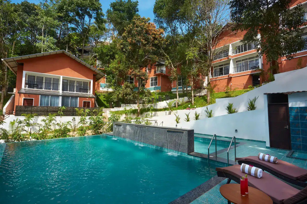 munnar resort with pool